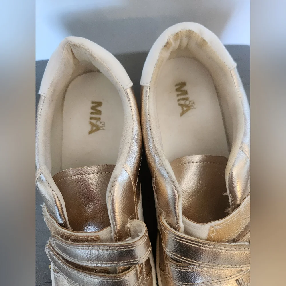 Girls Mia Gold Shoes